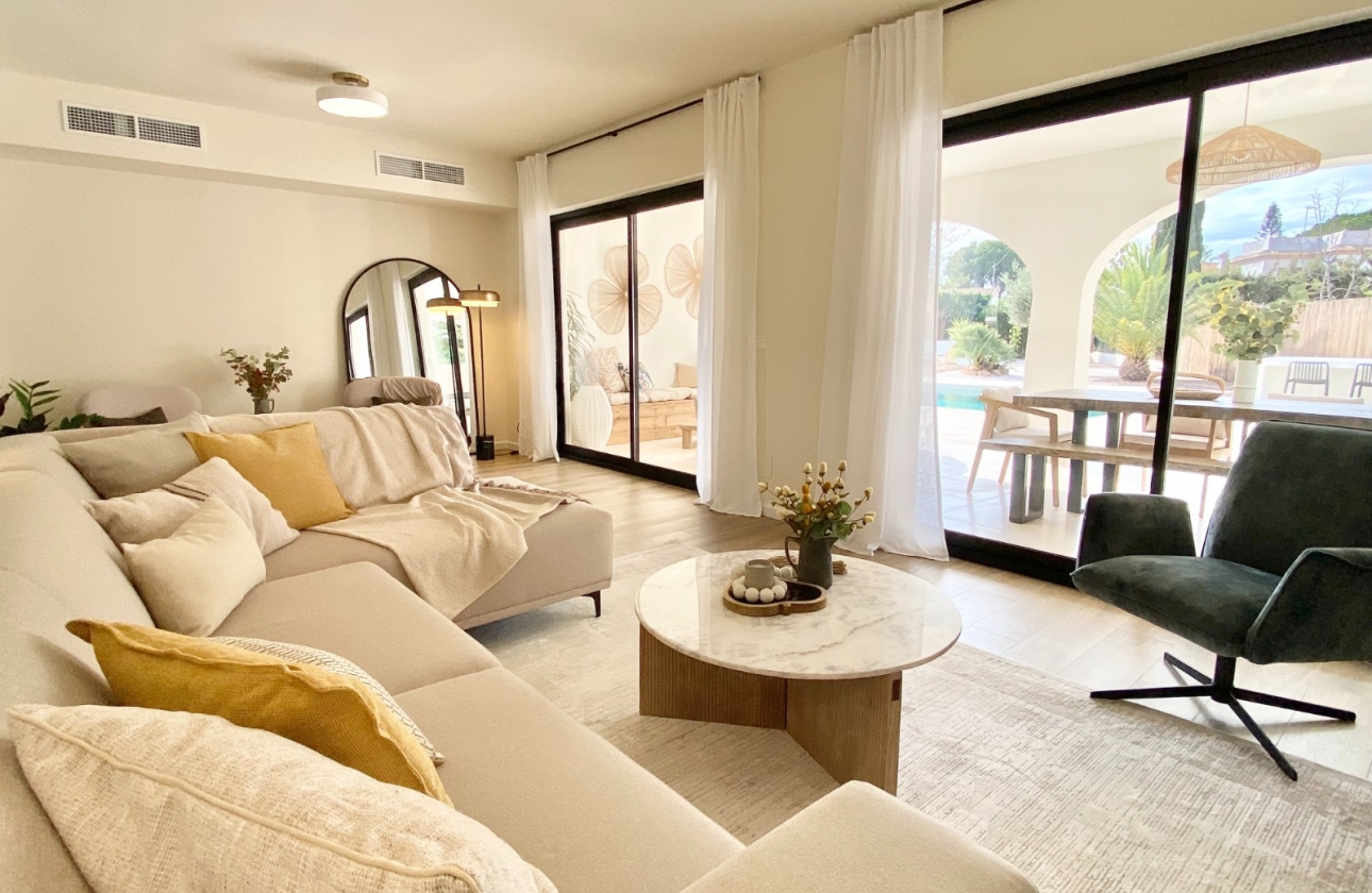 Resale - Villa - Cabo Roig