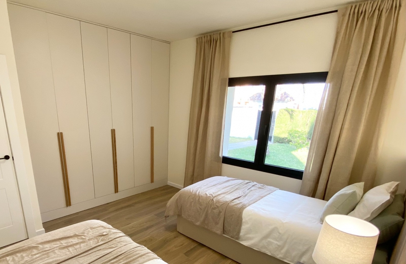 Resale - Villa - Cabo Roig