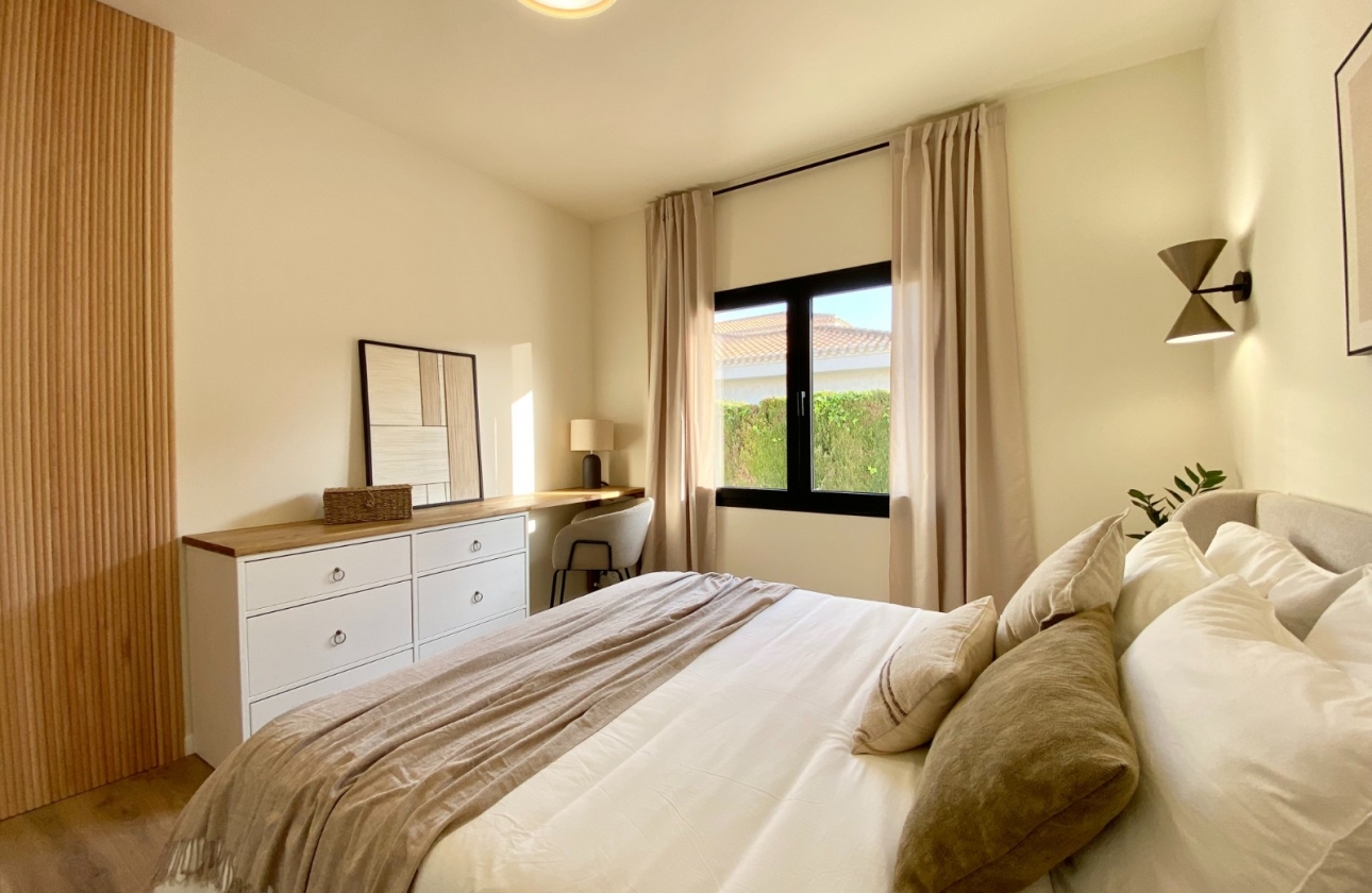 Resale - Villa - Cabo Roig