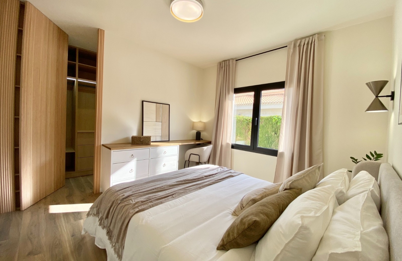 Resale - Villa - Cabo Roig