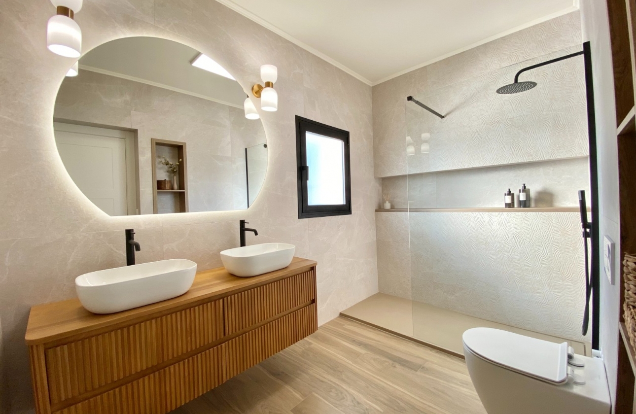 Resale - Villa - Cabo Roig