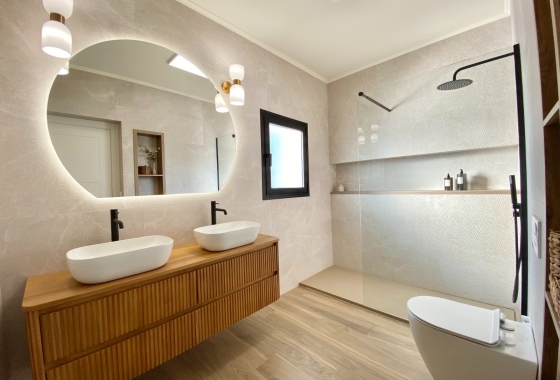 Resale - Villa - Cabo Roig