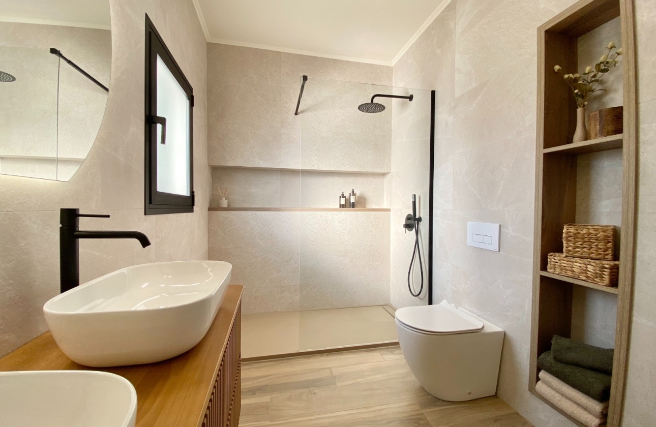 Resale - Villa - Cabo Roig