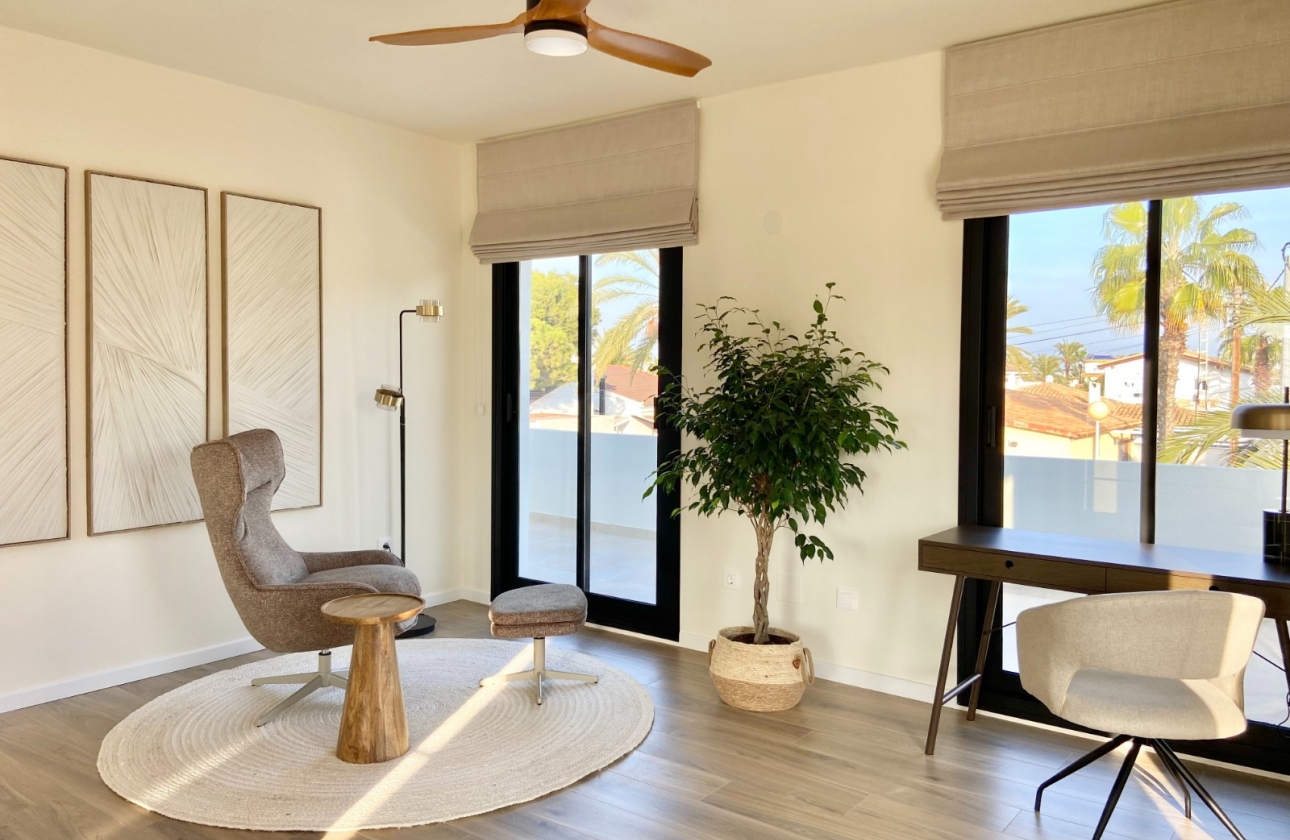 Resale - Villa - Cabo Roig