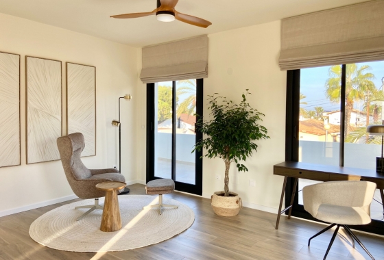 Resale - Villa - Cabo Roig