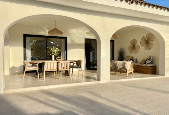 Resale - Villa - Cabo Roig