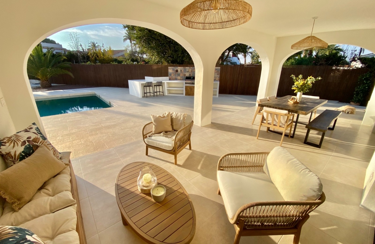 Resale - Villa - Cabo Roig