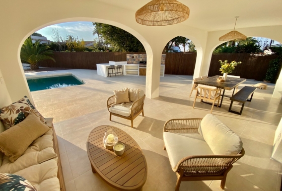 Resale - Villa - Cabo Roig