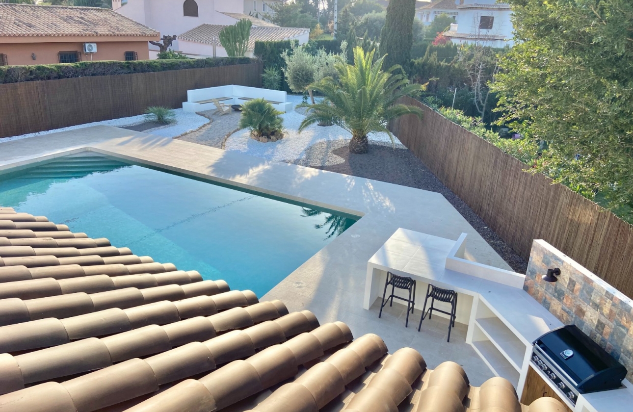 Resale - Villa - Cabo Roig