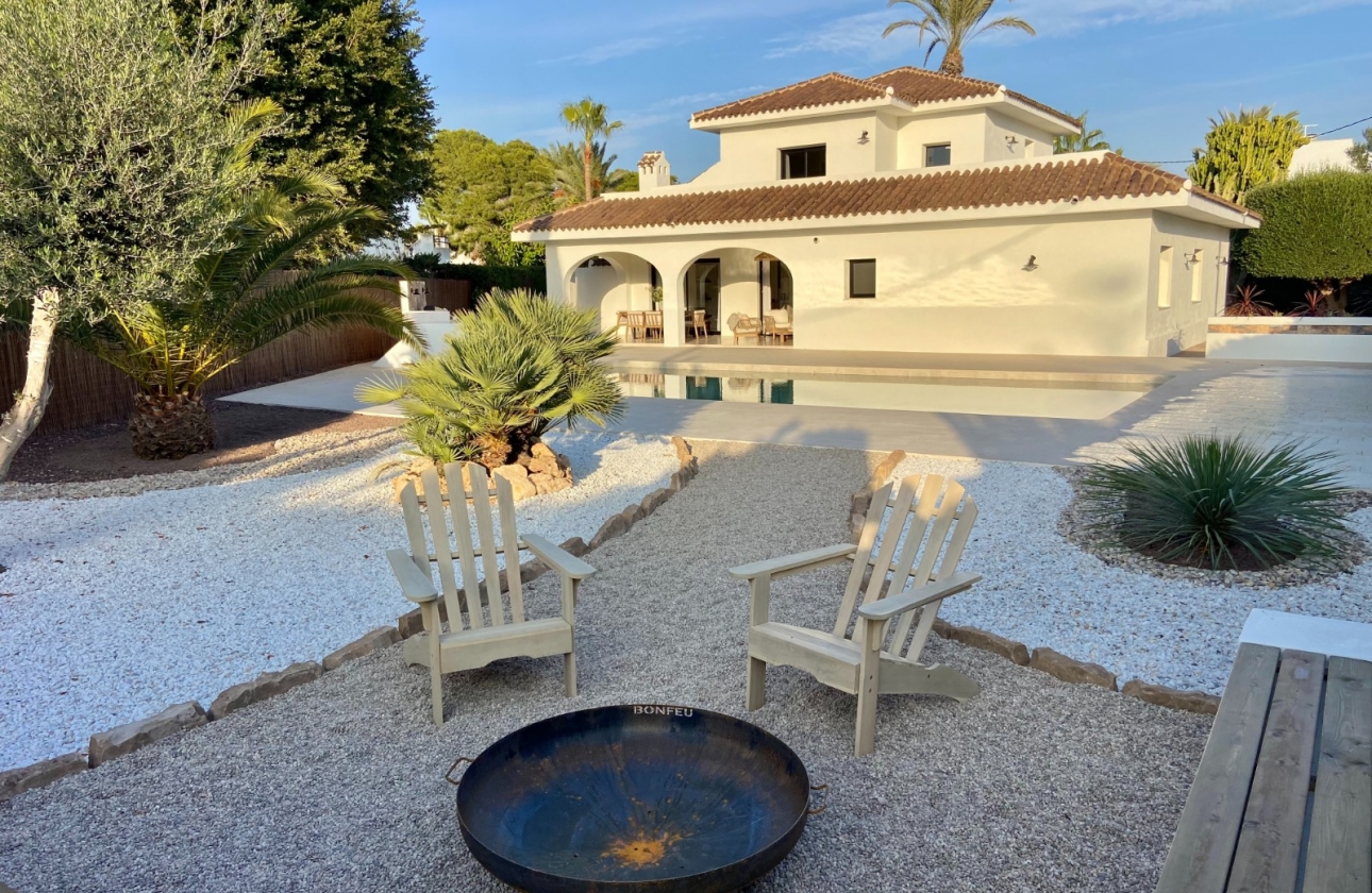 Resale - Villa - Cabo Roig
