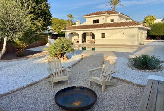 Resale - Villa - Cabo Roig