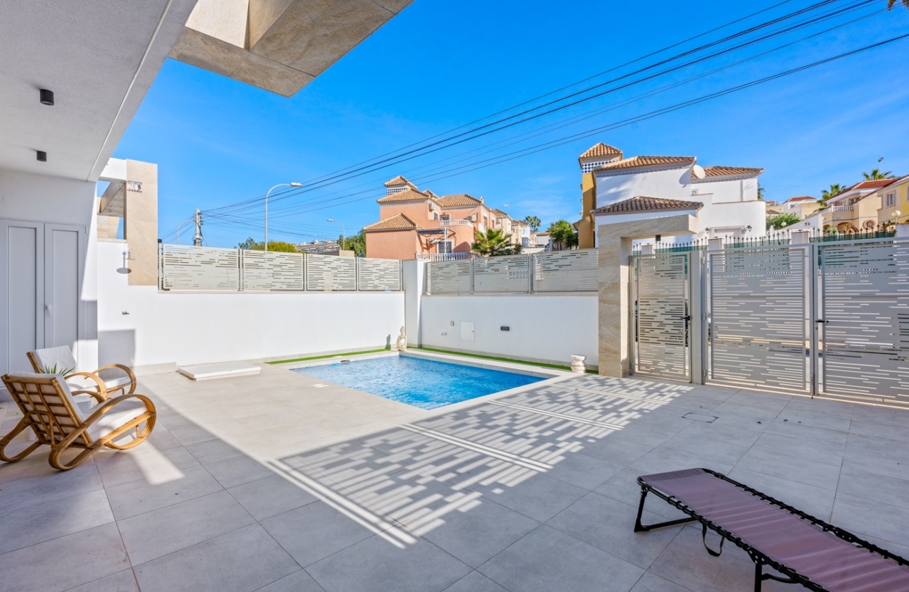 Resale - Villa - Orihuela Costa - Blue Lagoon
