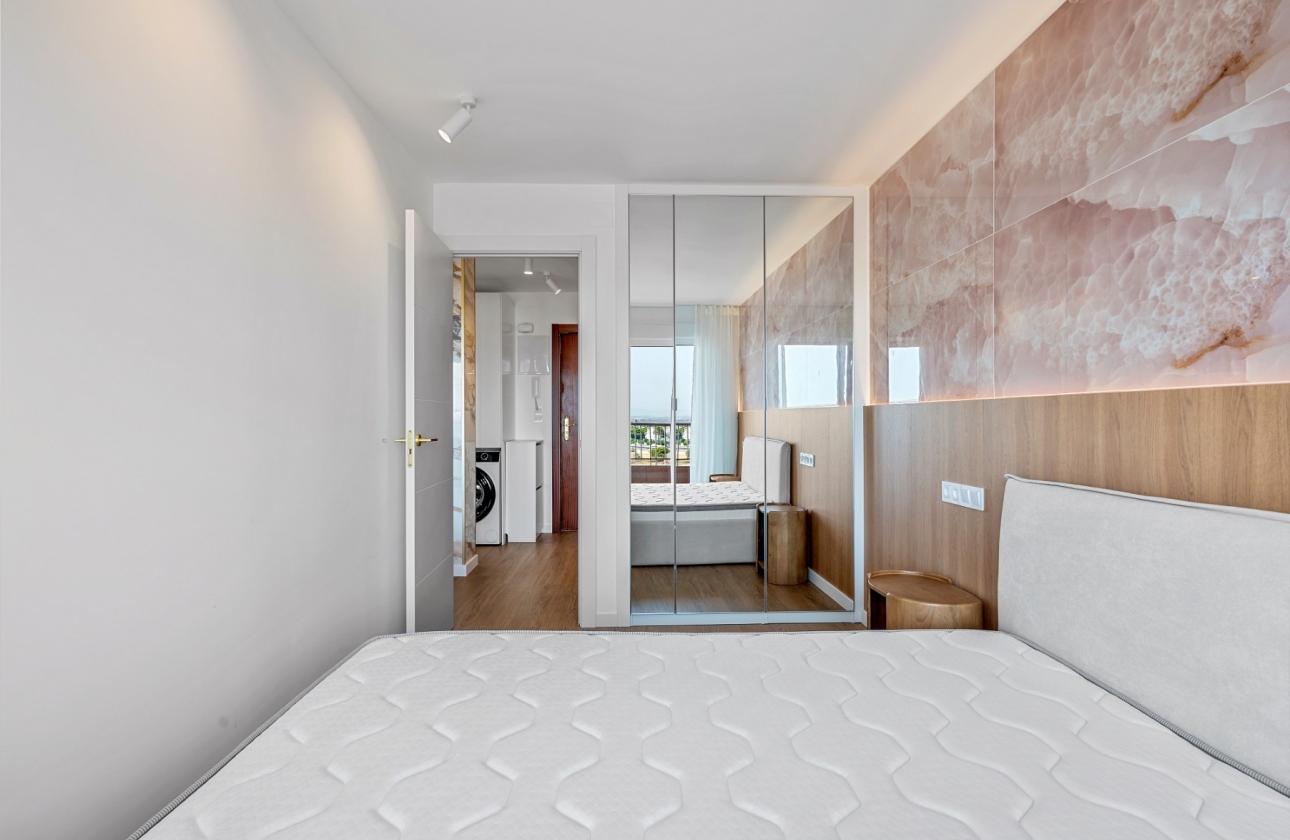 Resale - Apartment / flat - Torrevieja - Punta Prima