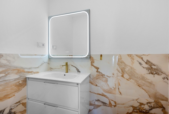 Resale - Apartment / flat - Torrevieja - Punta Prima