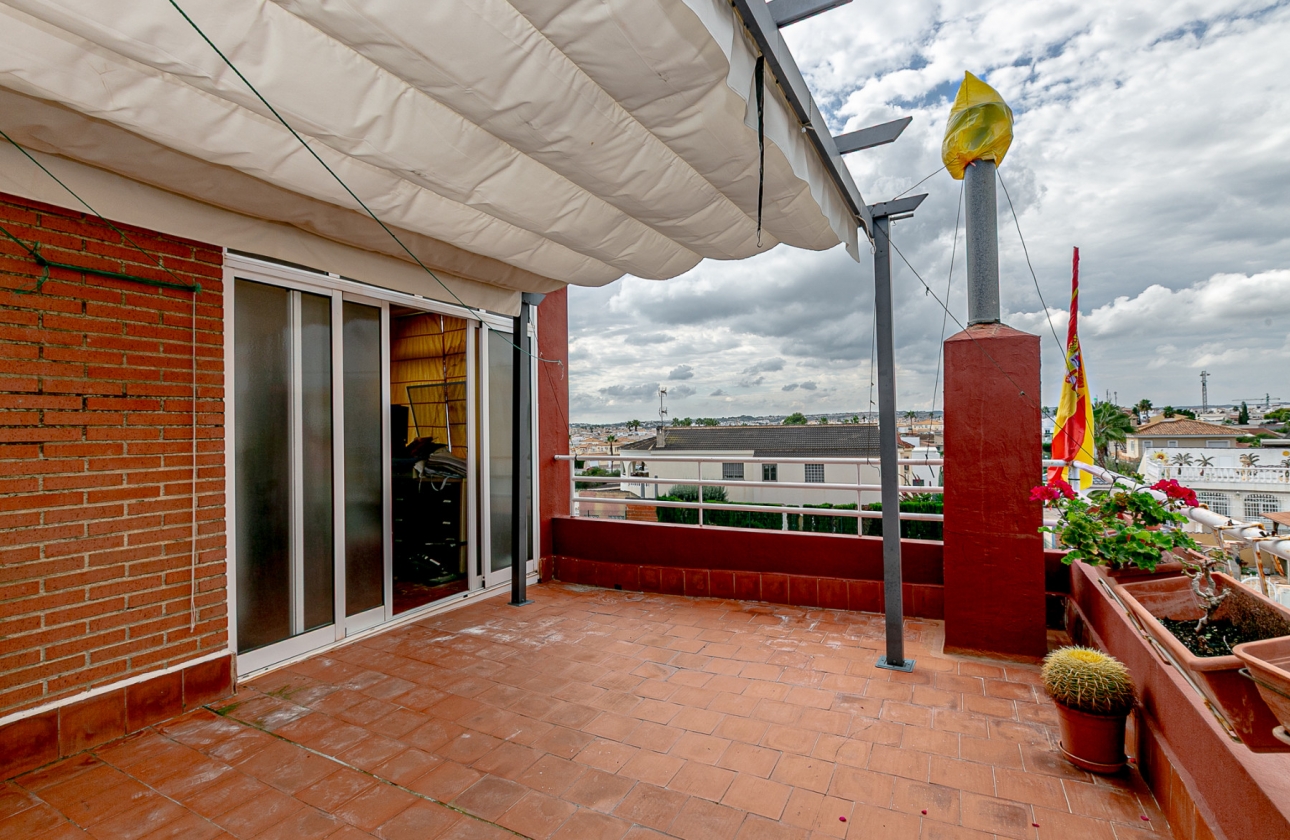 Resale - Villa - Los Altos