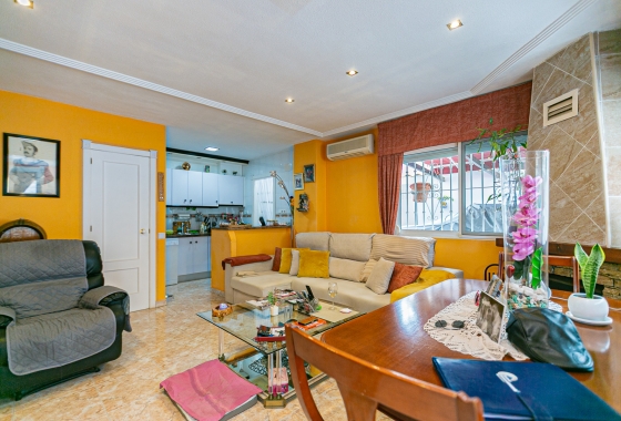 Resale - Villa - Los Altos