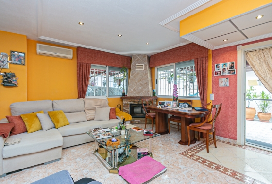 Resale - Villa - Los Altos