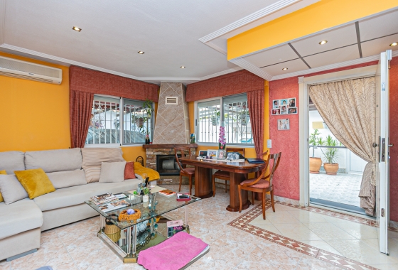 Resale - Villa - Los Altos