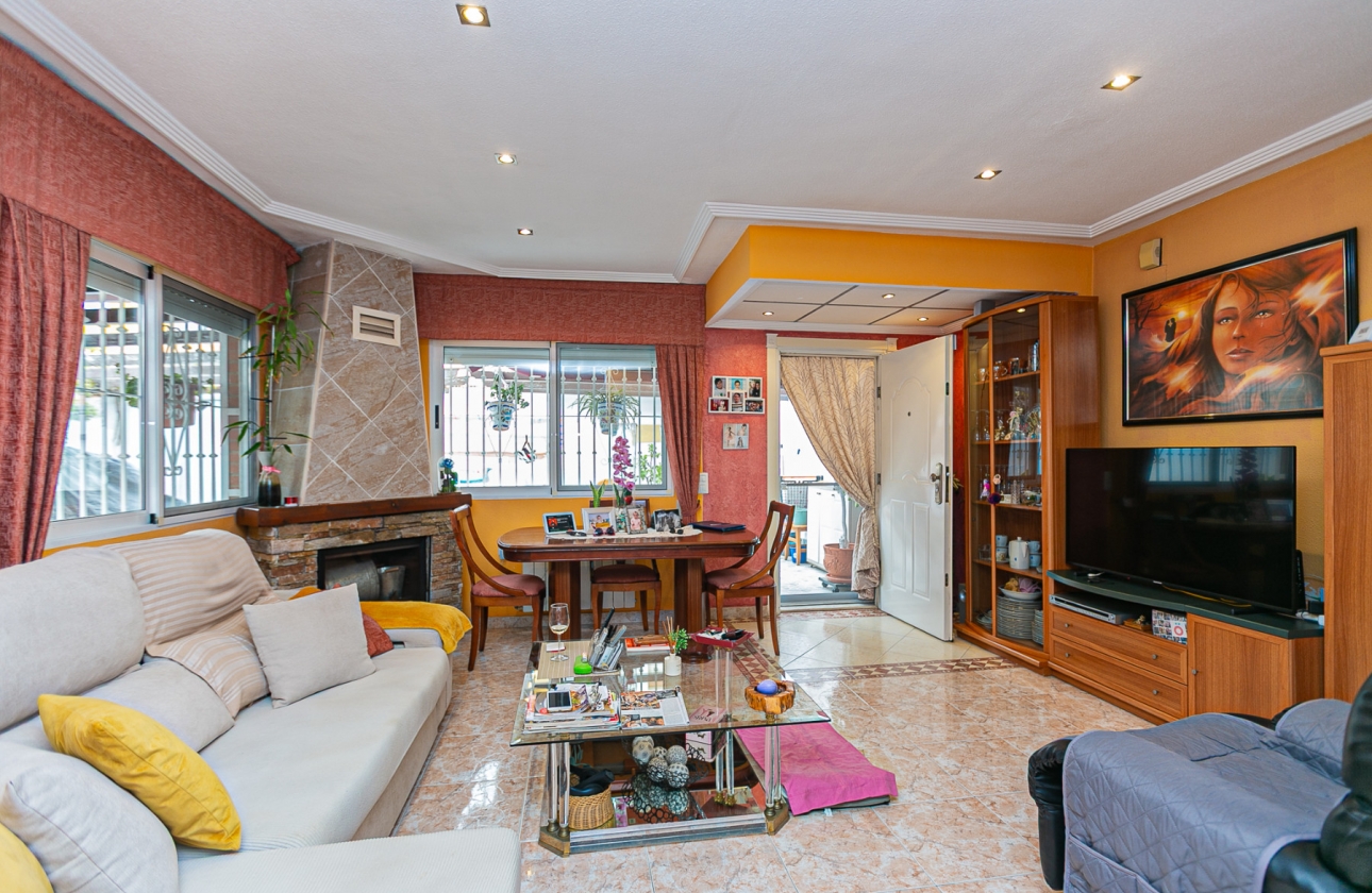 Resale - Villa - Los Altos