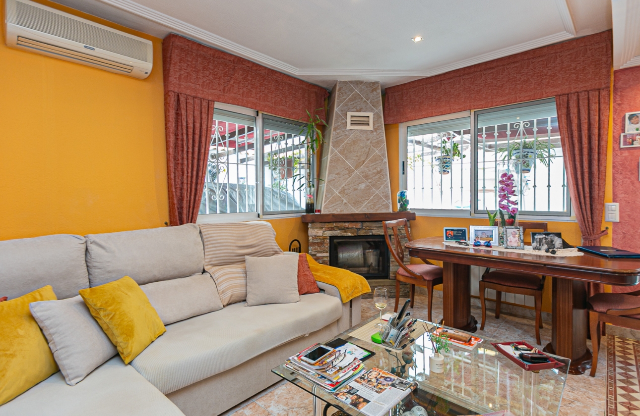 Resale - Villa - Los Altos