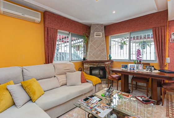 Resale - Villa - Los Altos