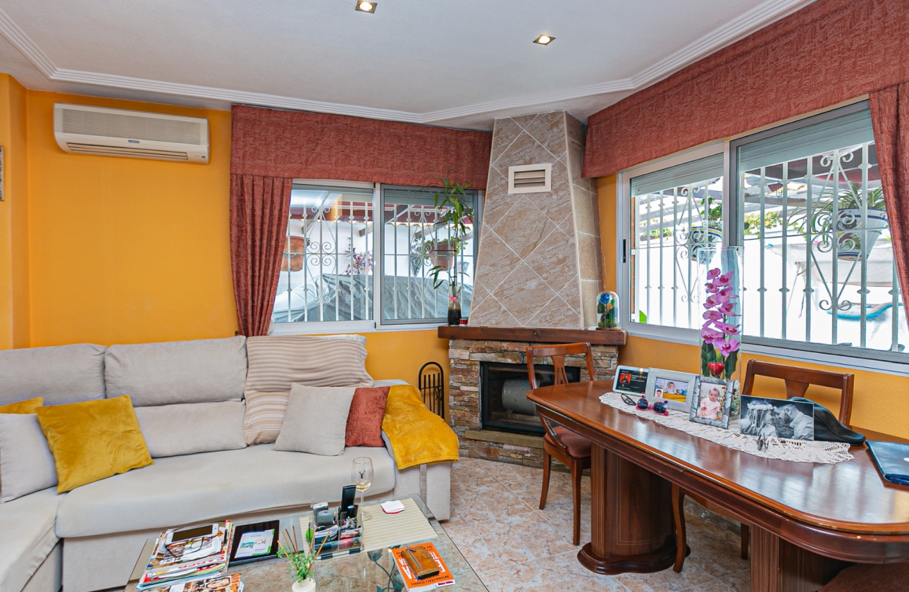 Resale - Villa - Los Altos
