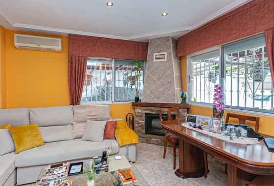 Resale - Villa - Los Altos