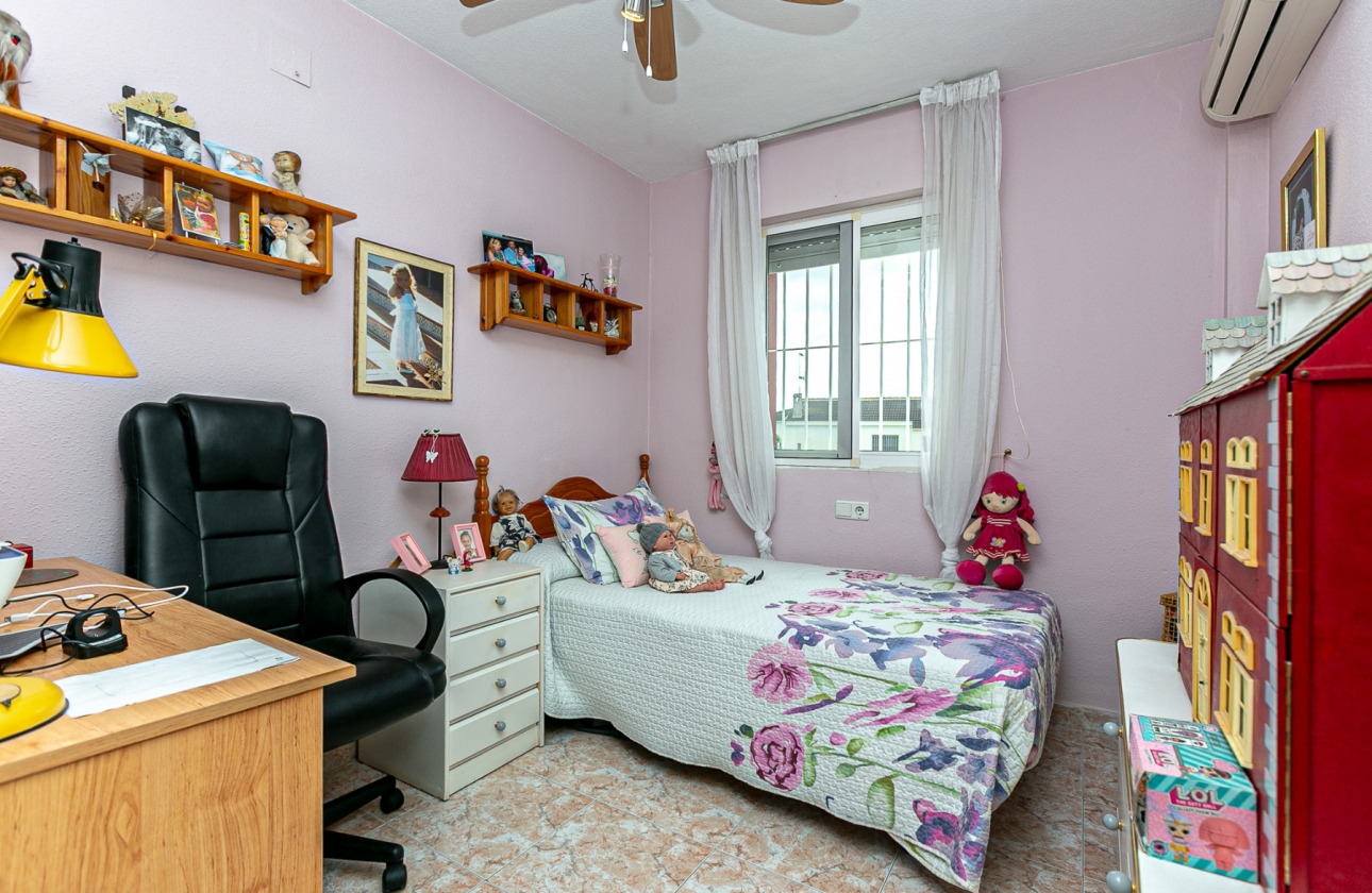 Resale - Villa - Los Altos
