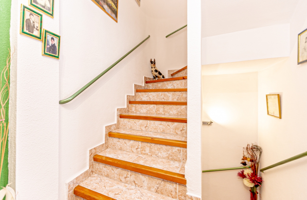 Resale - Villa - Los Altos