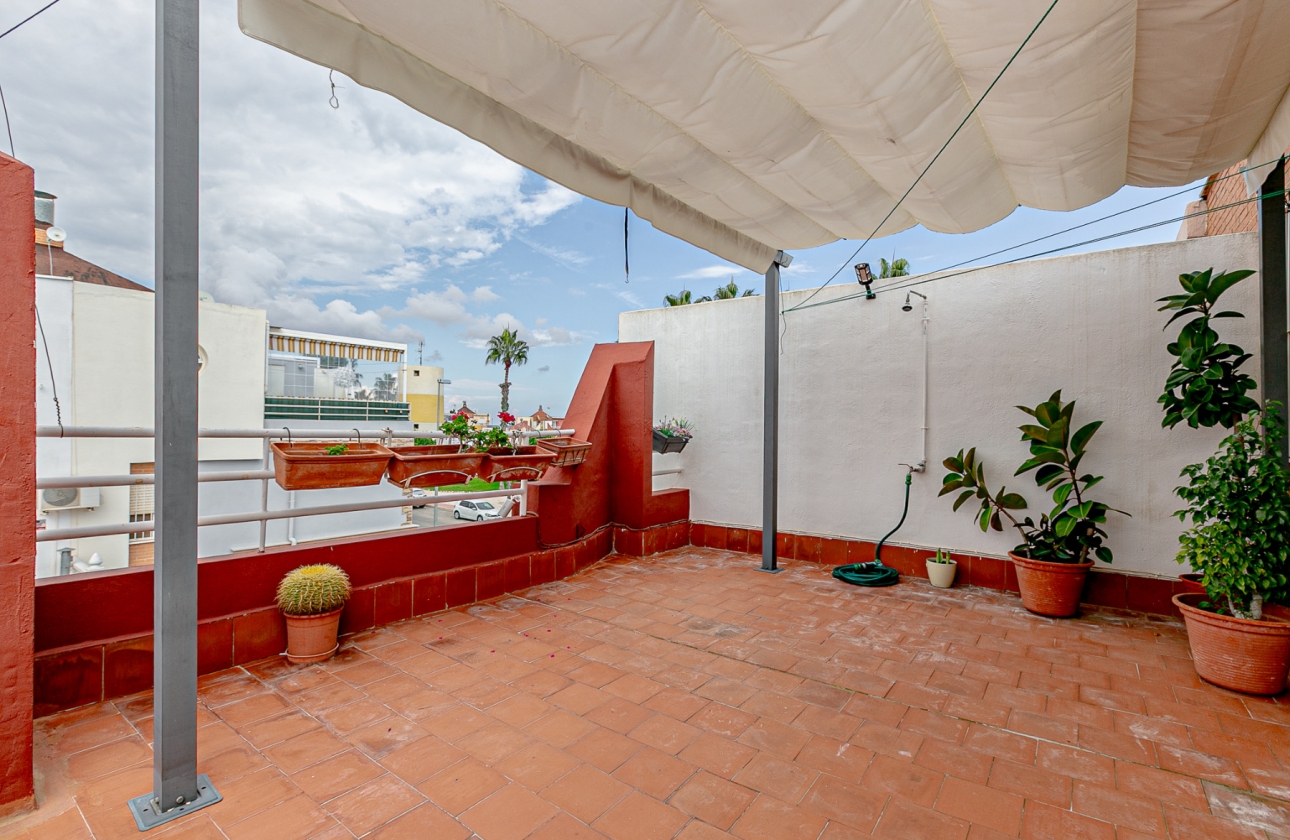 Resale - Villa - Los Altos