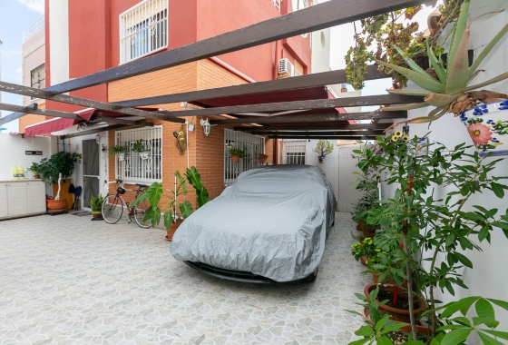 Resale - Villa - Los Altos