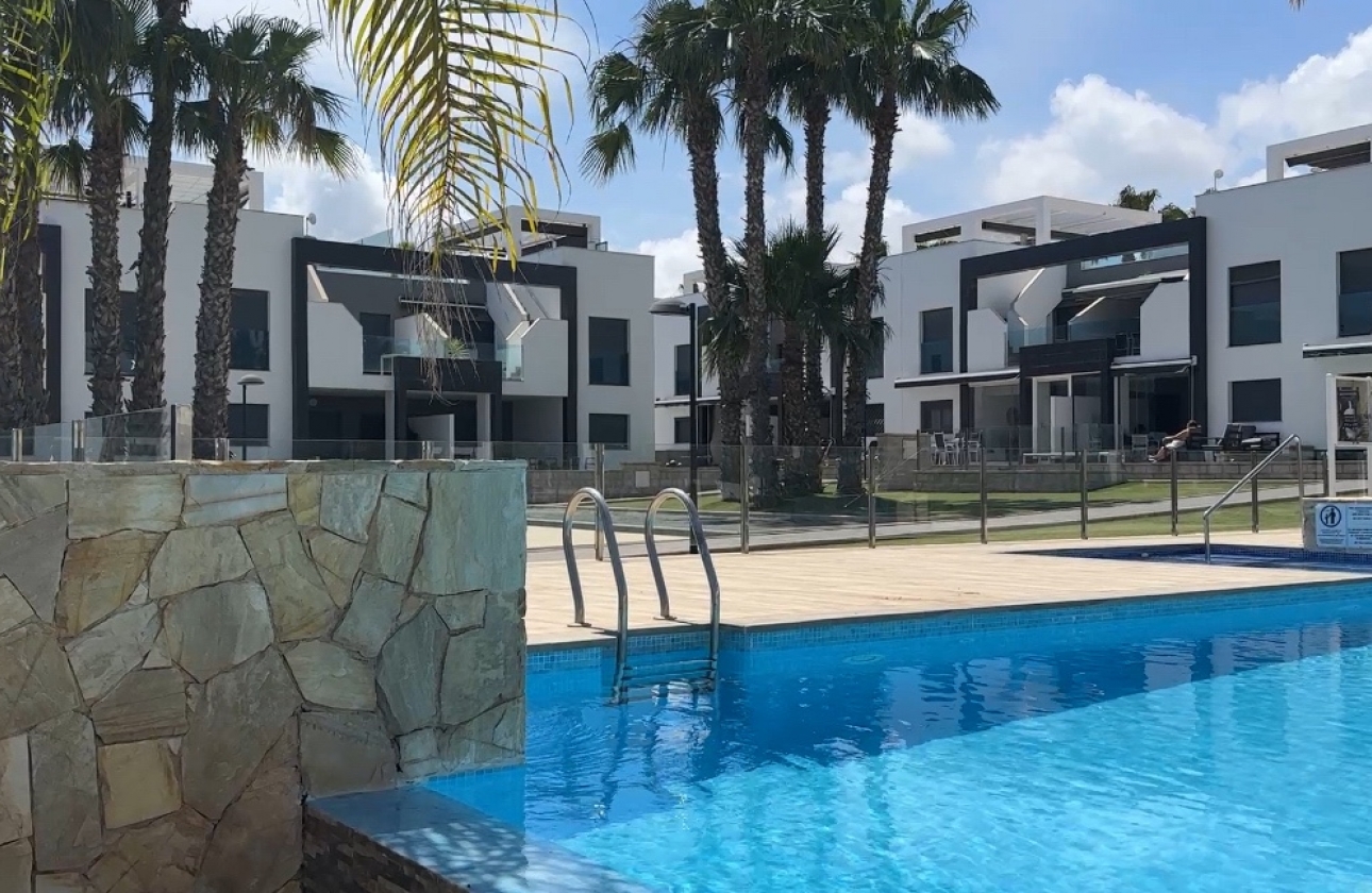 Resale - House - Orihuela Costa - La Zenia