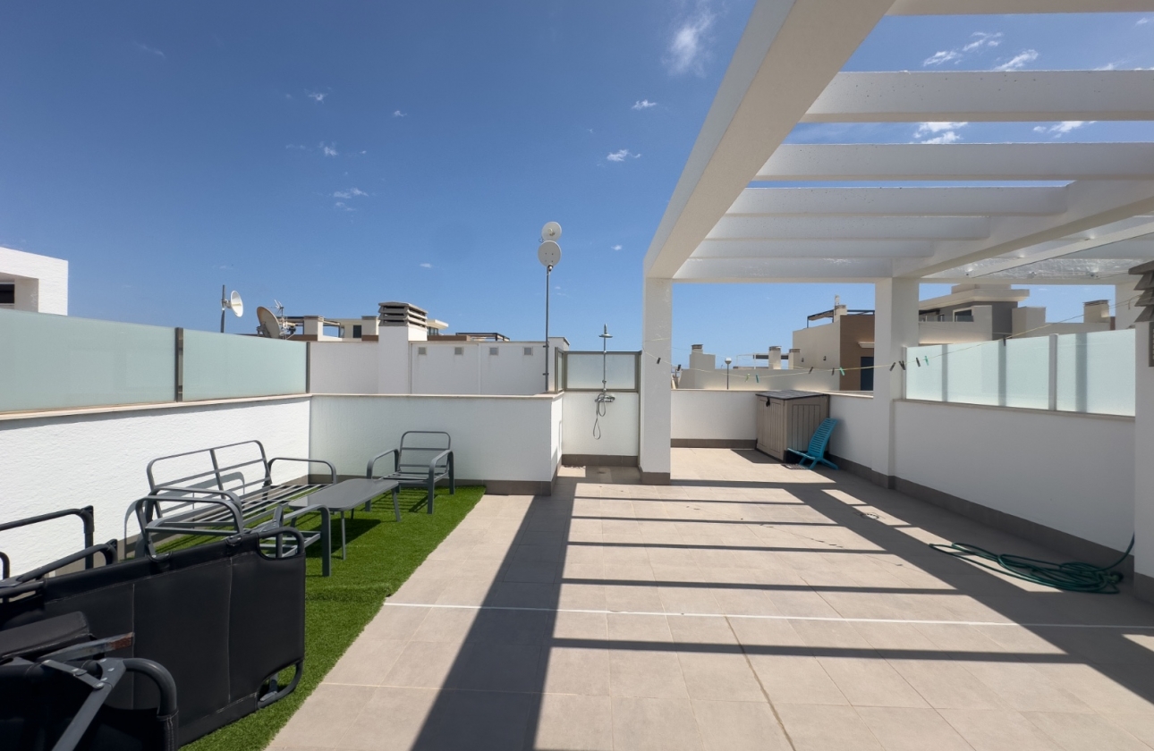Resale - House - Orihuela Costa - La Zenia