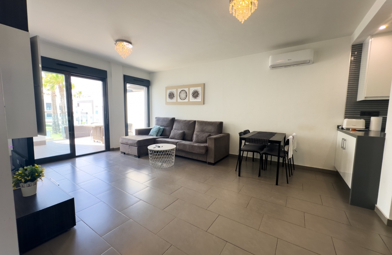 Resale - House - Orihuela Costa - La Zenia