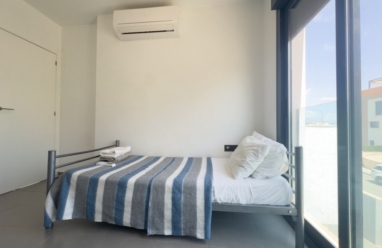 Resale - House - Orihuela Costa - La Zenia