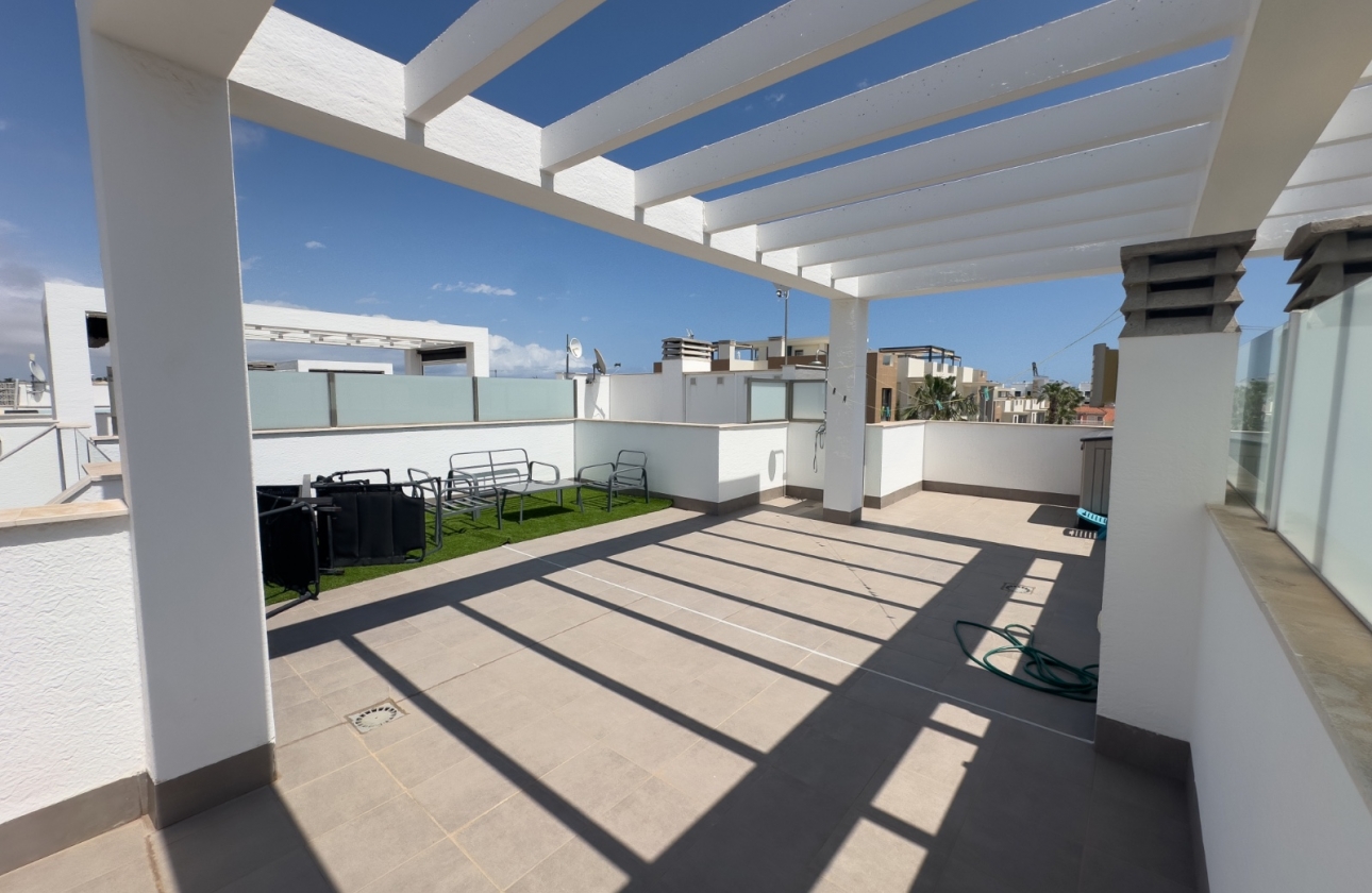 Resale - House - Orihuela Costa - La Zenia