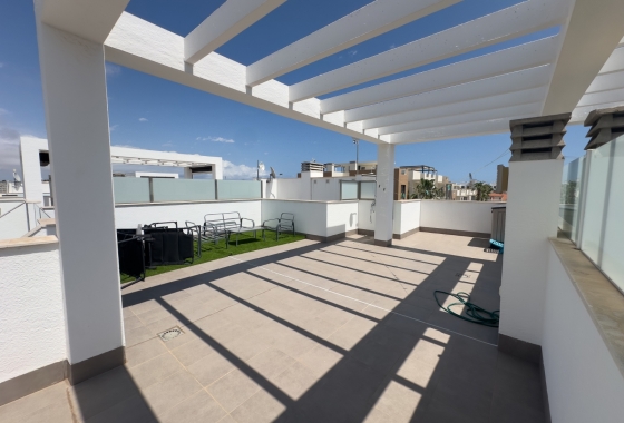 Resale - House - Orihuela Costa - La Zenia
