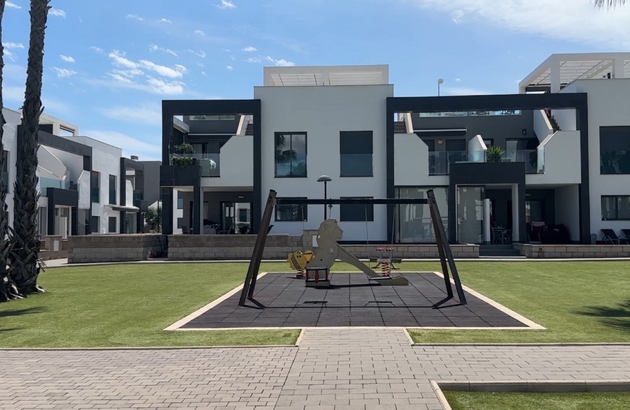 Resale - House - Orihuela Costa - La Zenia