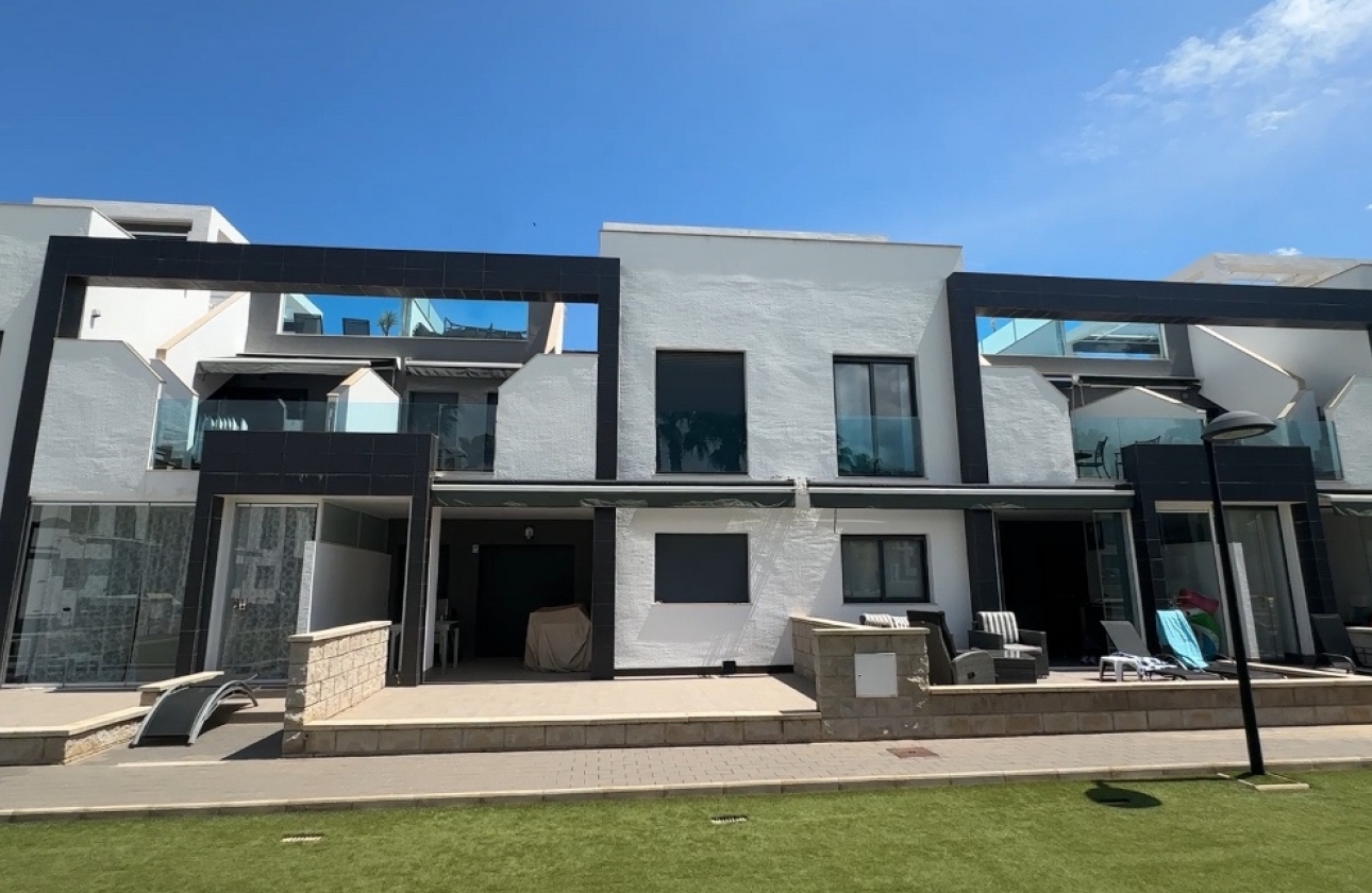 Resale - House - Orihuela Costa - La Zenia