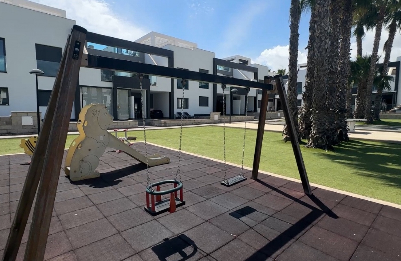 Resale - House - Orihuela Costa - La Zenia