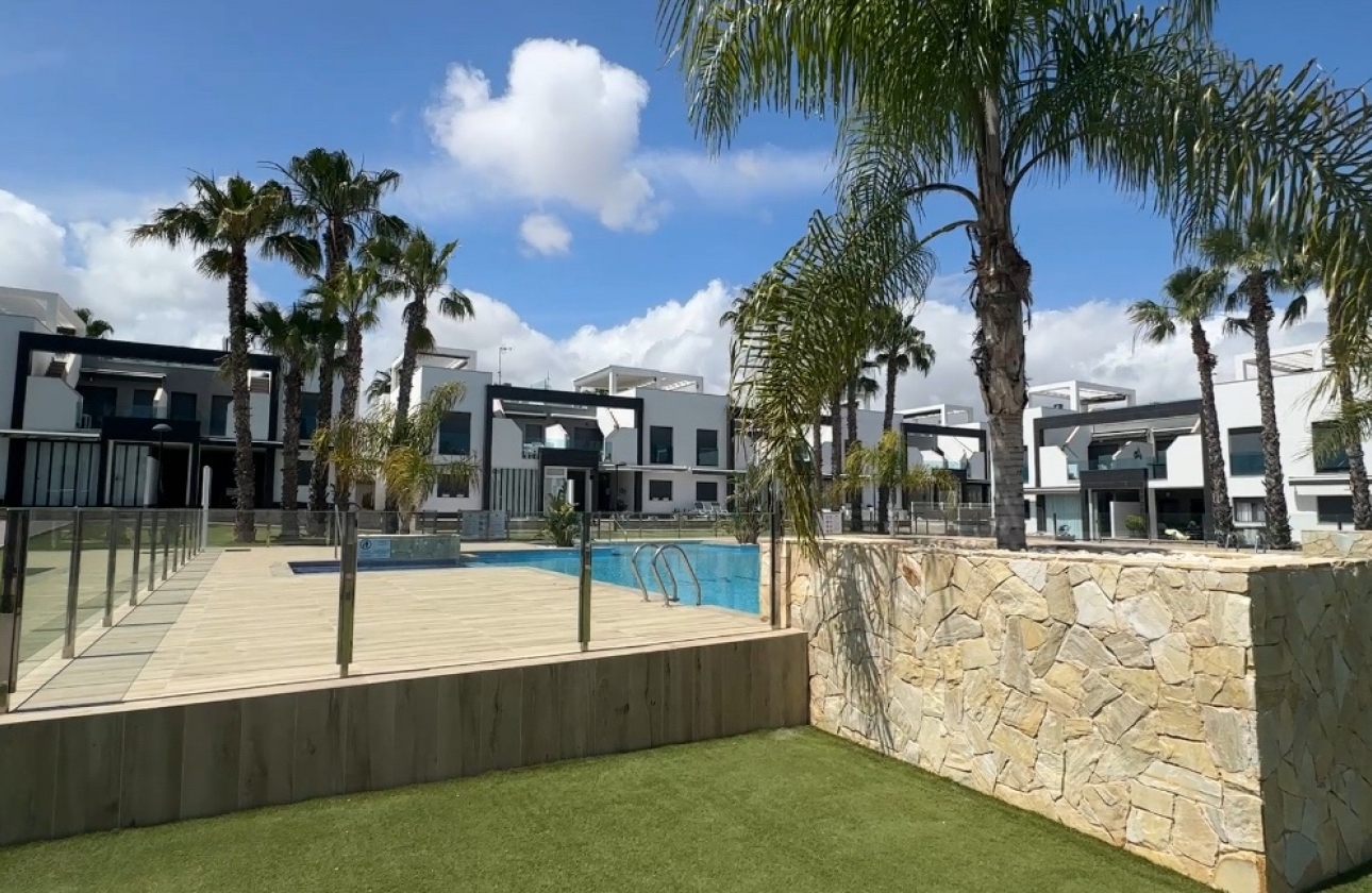 Resale - House - Orihuela Costa - La Zenia