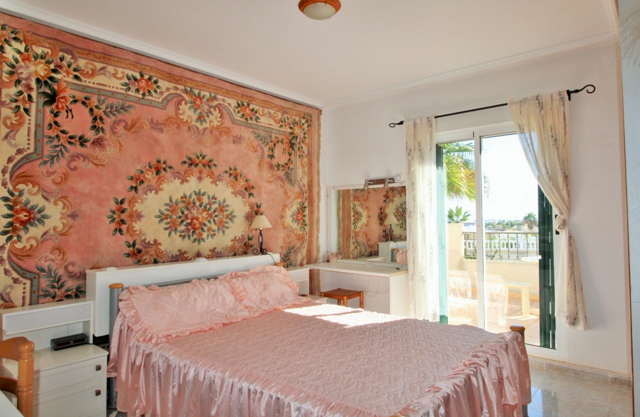 Resale - House - Villamartin
