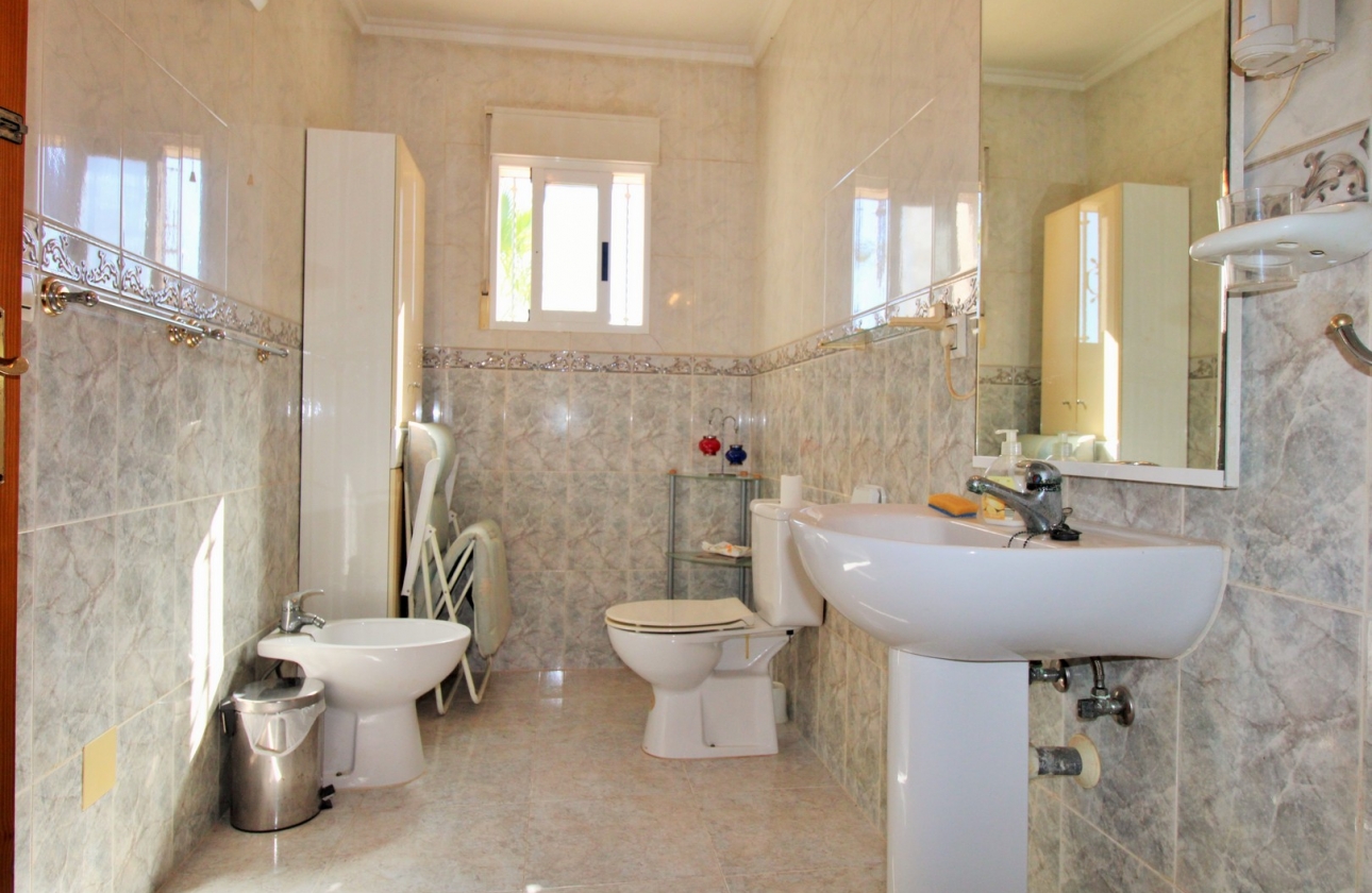 Resale - House - Villamartin