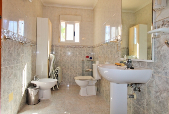 Resale - House - Villamartin