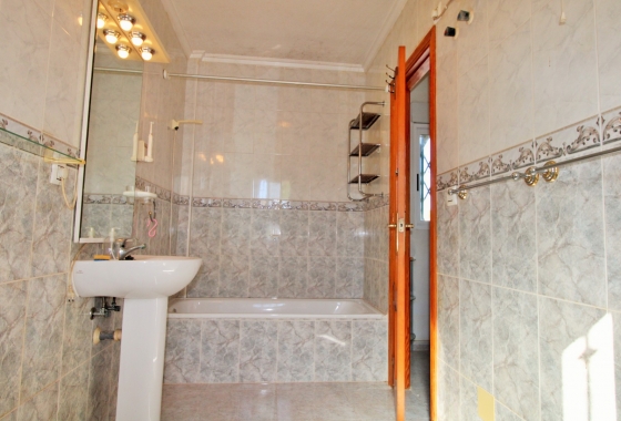 Resale - House - Villamartin