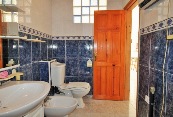 Resale - House - Villamartin