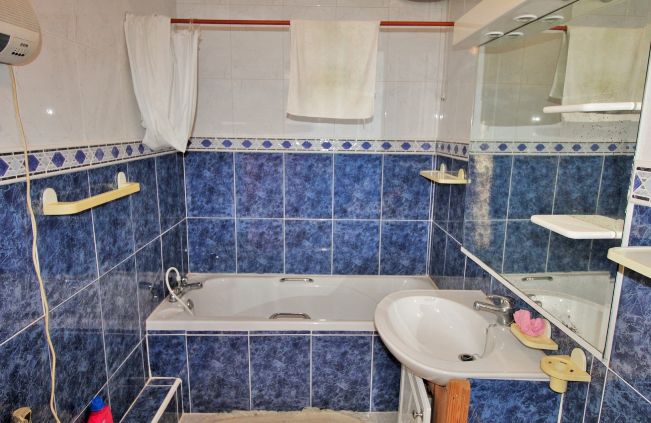 Resale - House - Villamartin