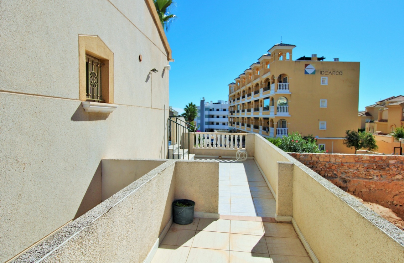 Resale - House - Villamartin