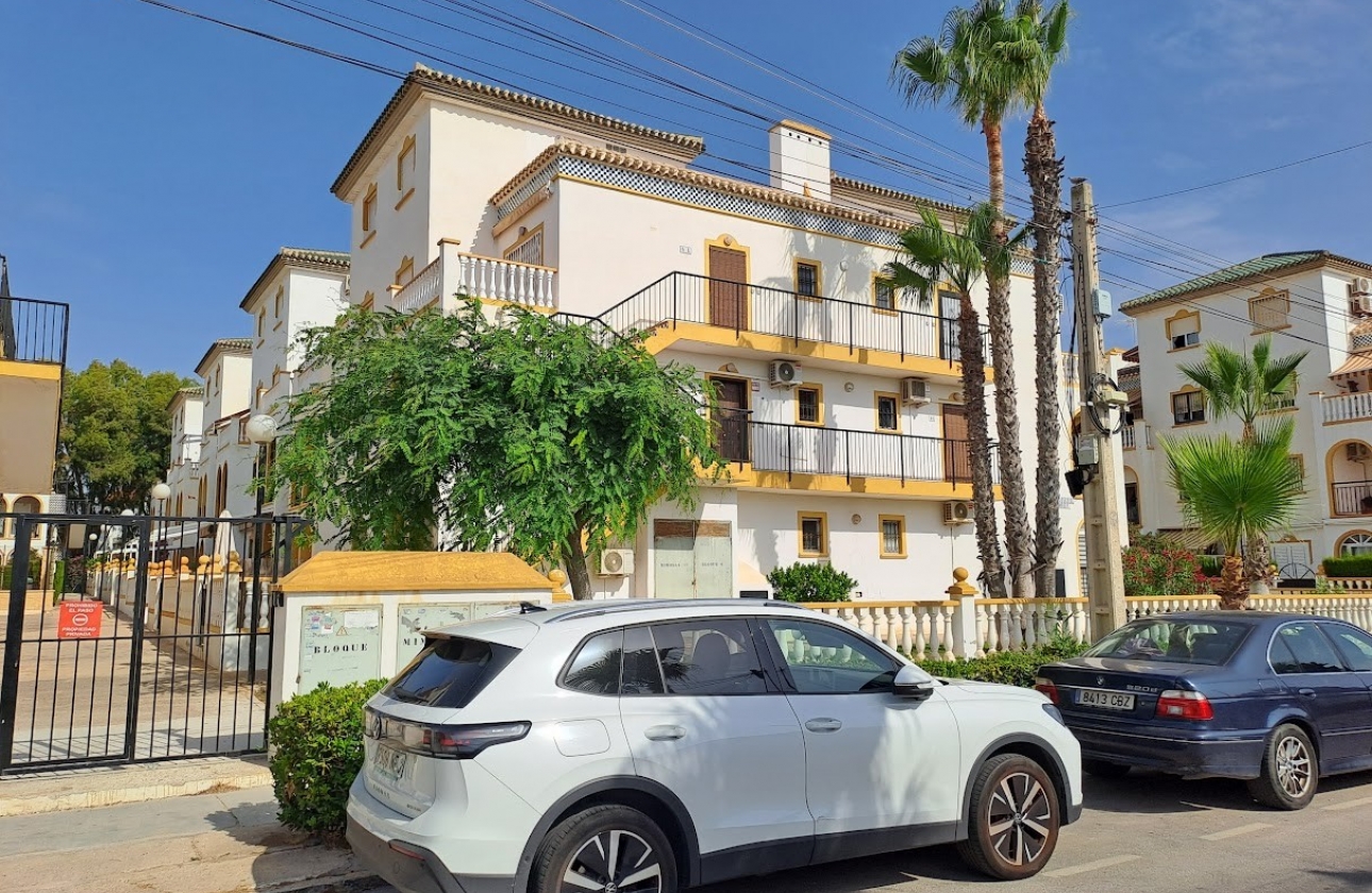 Resale - Apartment / flat - La Mata