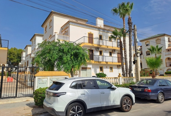 Resale - Apartment / flat - La Mata